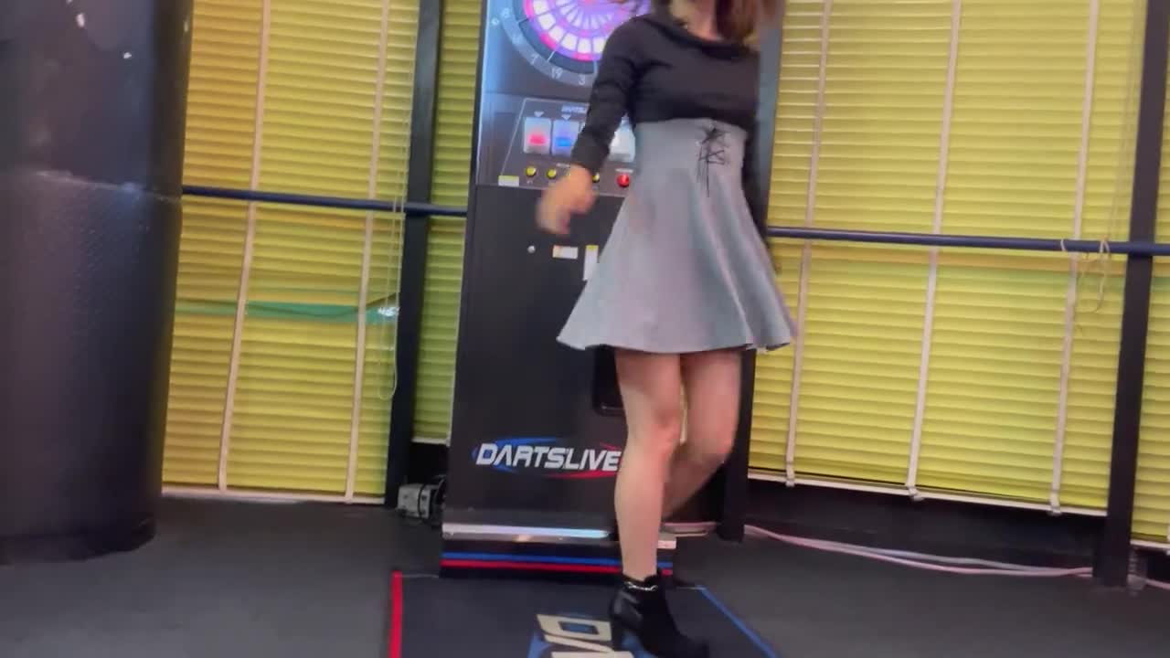 爆操白虎女大学生，用玩具玩弄屁眼，中出内射