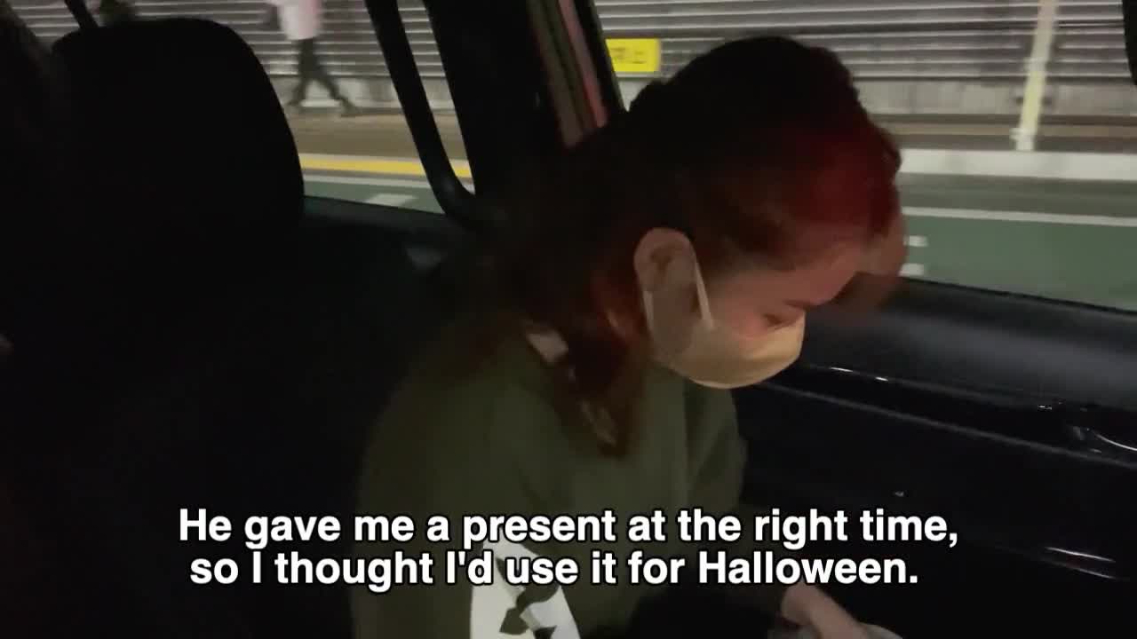 ハロウィンで仮装した女子大生をホテルに連れ込みイメージプレイからの中出しSEX♡RYO and YUU♡素人カップル10代美少女コスプレスタイル抜群露出パイパンEnglish subtitles