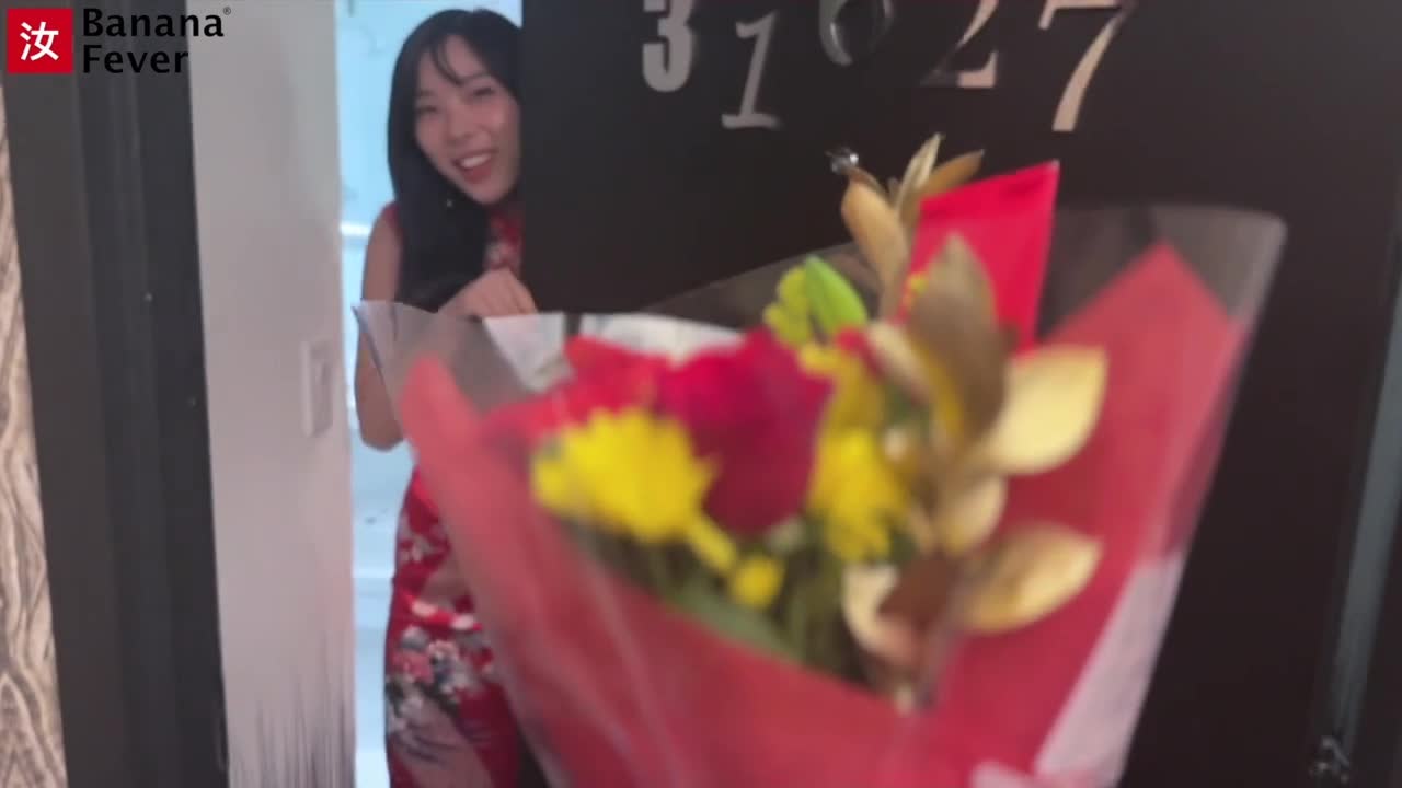韩国美女从她中国男友那里得到她最好的农历新年礼物