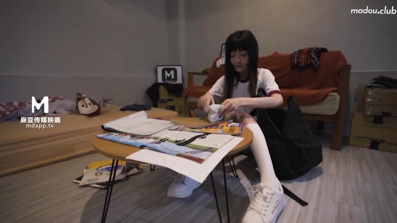 MD0089 女高中生肉体偿 清纯学生妹被迫肉偿父债