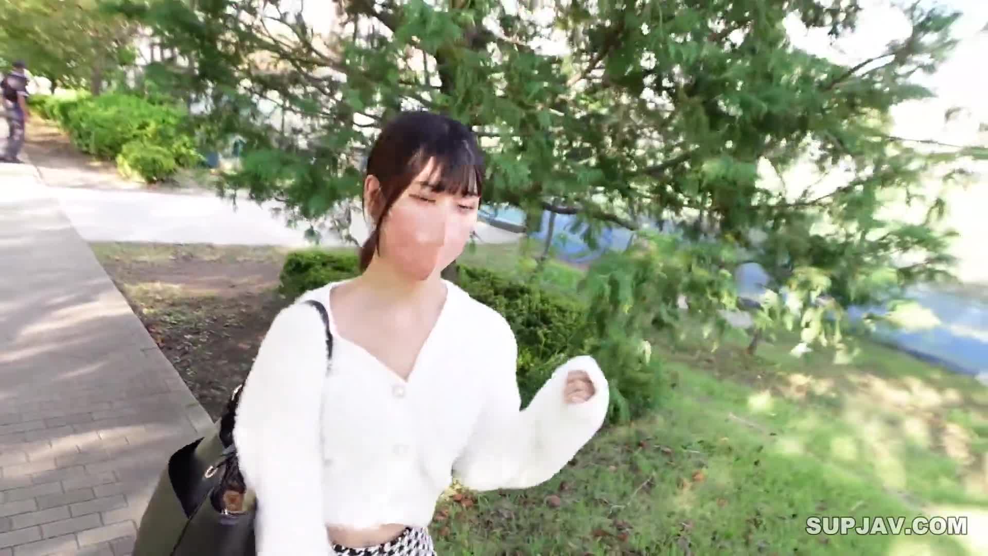 FC2-PPV-4003498  街头相遇心血来潮，聊着聊着就回家了