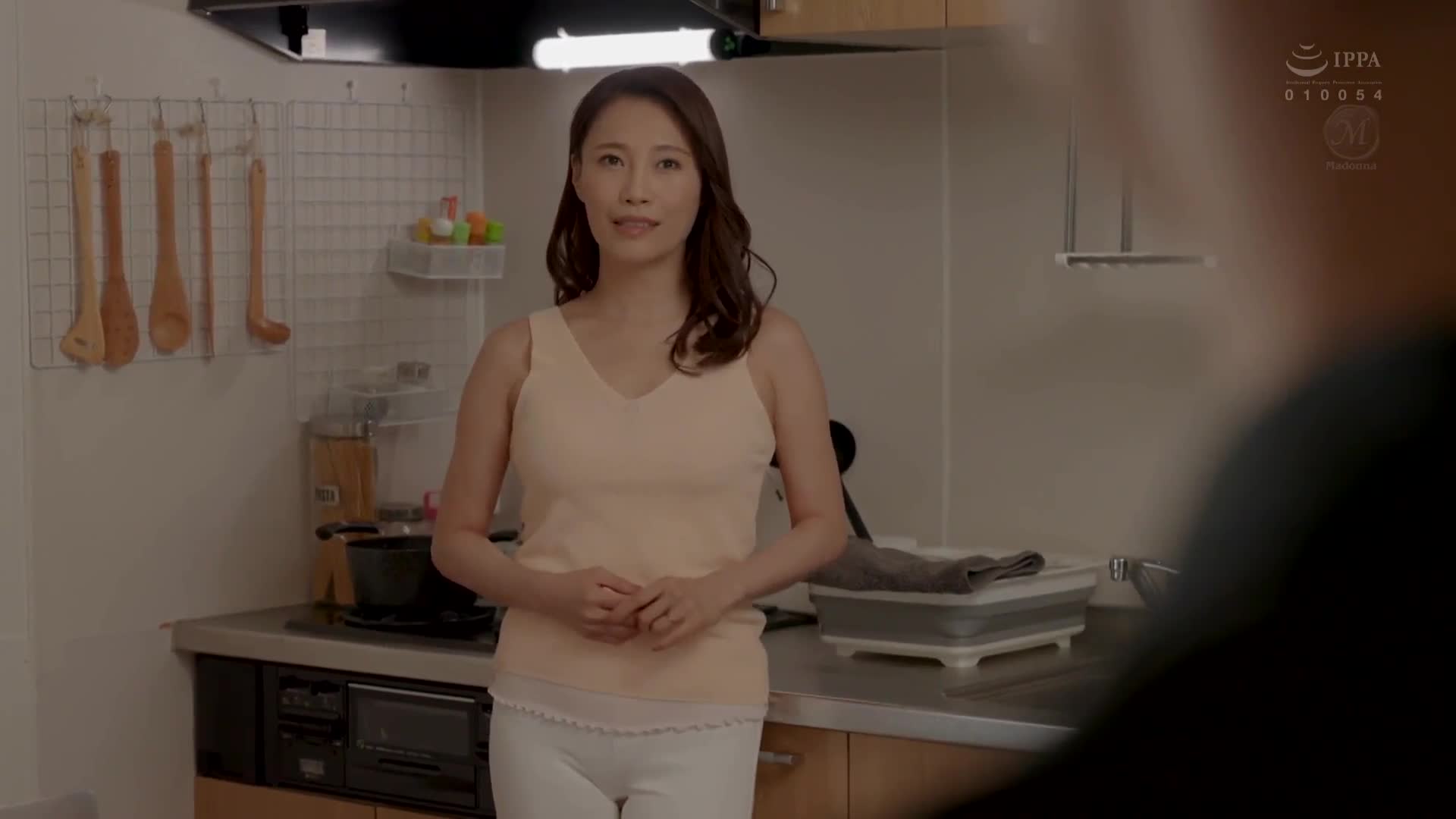 JUQ-331 我和我儿子的朋友已经交往五年了。和年幼的孩子一起玩火……我沉浸在中出事件中。多田由香 - 多田有花