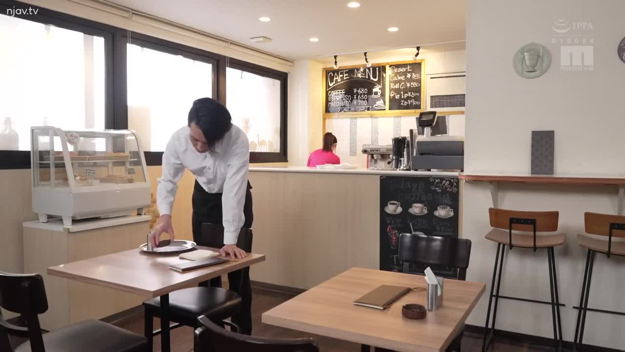 MIDV-532 一位兼职的低级同事因工作时间短而感到无聊，恶狠狠地低声说道：“你想被性骚扰吗？”虽然已经射精了，但还是被中山富美香变成了鸡巴 - 中山文香