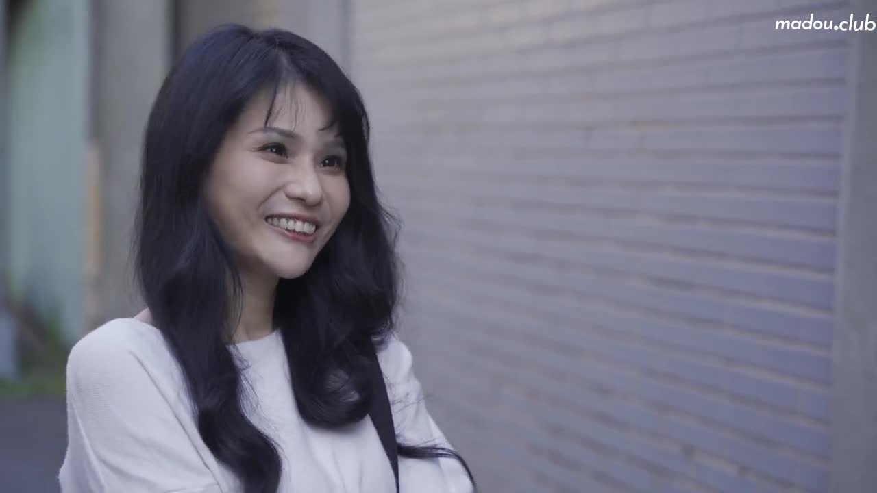 MD0135 淫荡人妻的偷情捉迷藏 欲求不满勾引上门年轻邻居