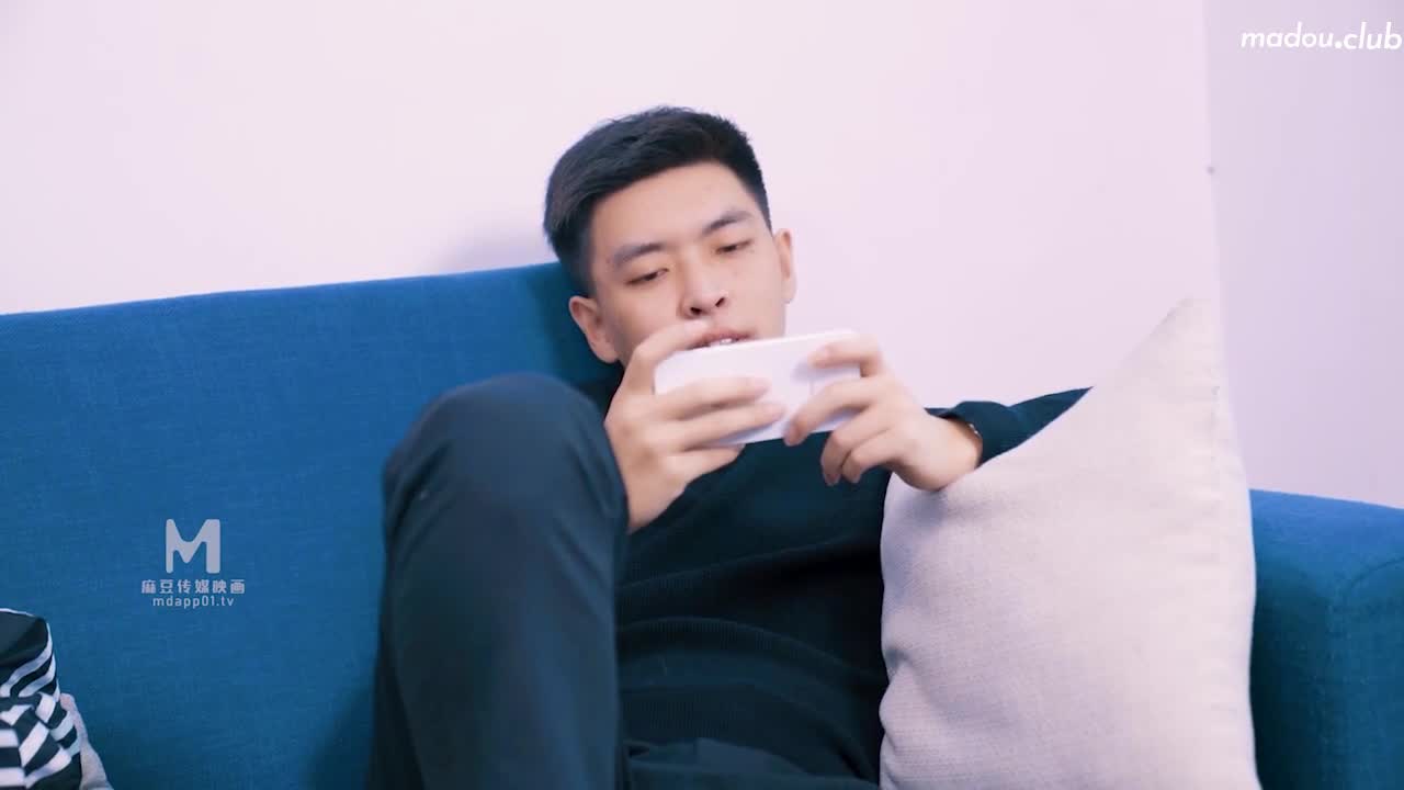 MD0143 兄弟的清纯女友 被我迷晕后干到高潮