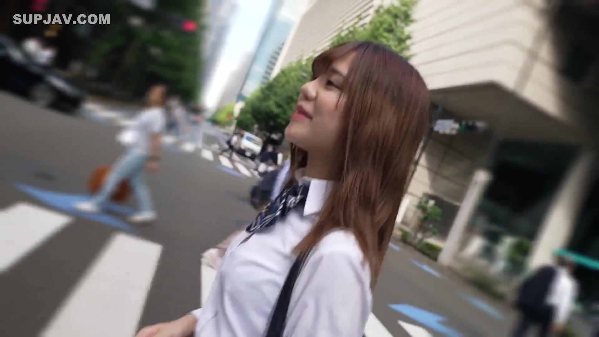 FC2-PPV-4042987 一个半乳白发、身材透明的美少女，已经长成成年男人的身体不为所动，在节育的情况下，不断射精