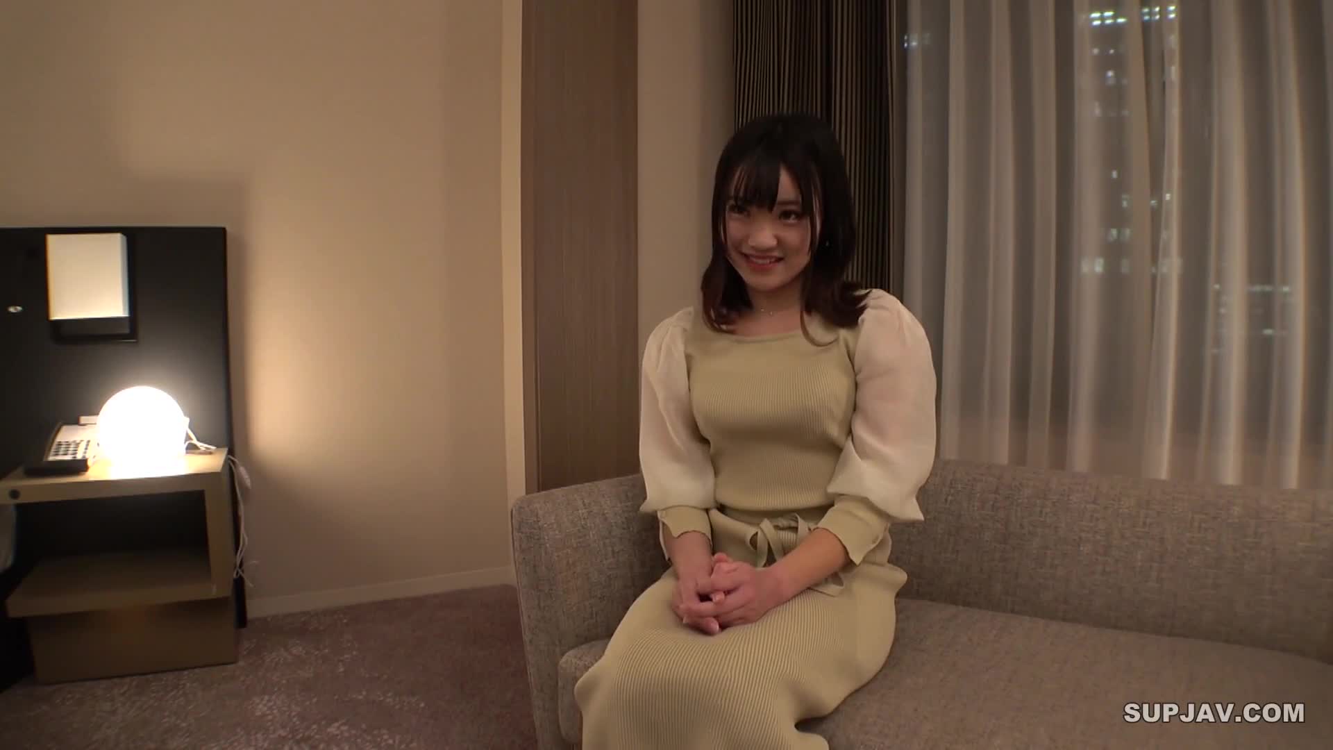 SIRO-4794 发现一个带有误导男人的小恶魔本性的苗条美人。擅长撒娇，擅长地板，热切寻找自己喜欢的大屌