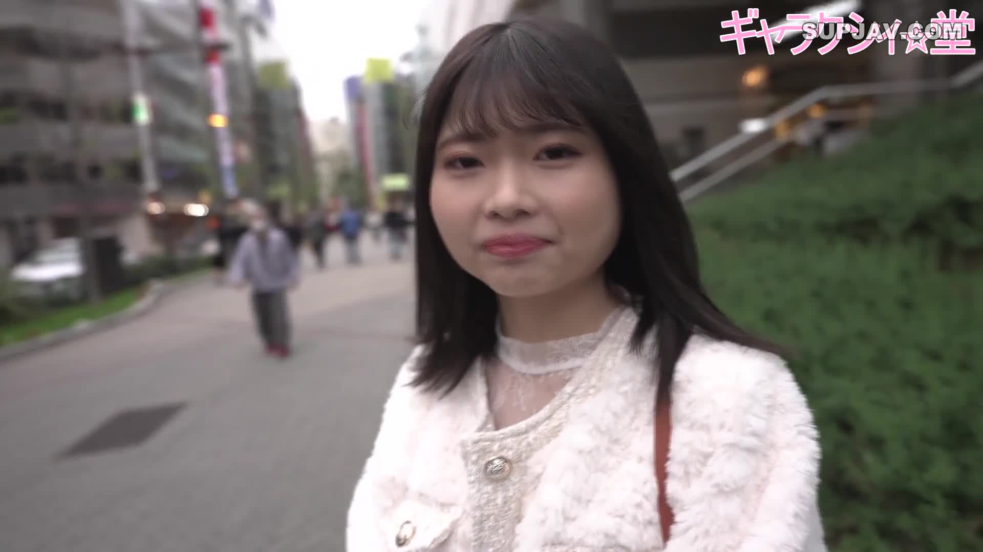 FC2-PPV-4134775 光已经暴露了！素人JD【限定】20岁Ayame-chan一看就是JD岁超级正妹！ ！身高148cm，拥有神奇的G罩杯！ ！一个非常色情的女人，渴望征服和体内射精