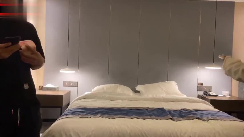 约炮20岁出头的邻家女孩兼职妹长腿美腿被草到逼疼出血_#探花