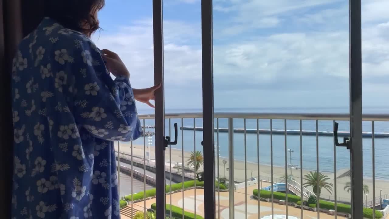 夏休みの最後にお泊まり海デートで初体験♡最後はパイパン女子大生の彼女に生ハメSEXで中出し♡RYO and YUU♡素人カップル歳の差10代美少女スタイル抜群色白パイパン野外水着フェラチオ