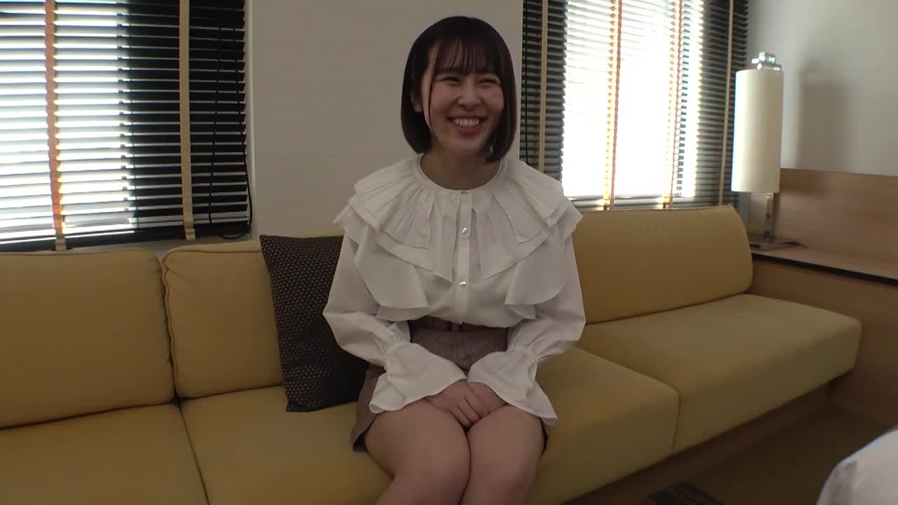 SIRO-4727 看似天真却对性爱贪得无厌的JD登场。一边后退一边猛烈戳乳头，同时也被责备，一边抽筋一边射