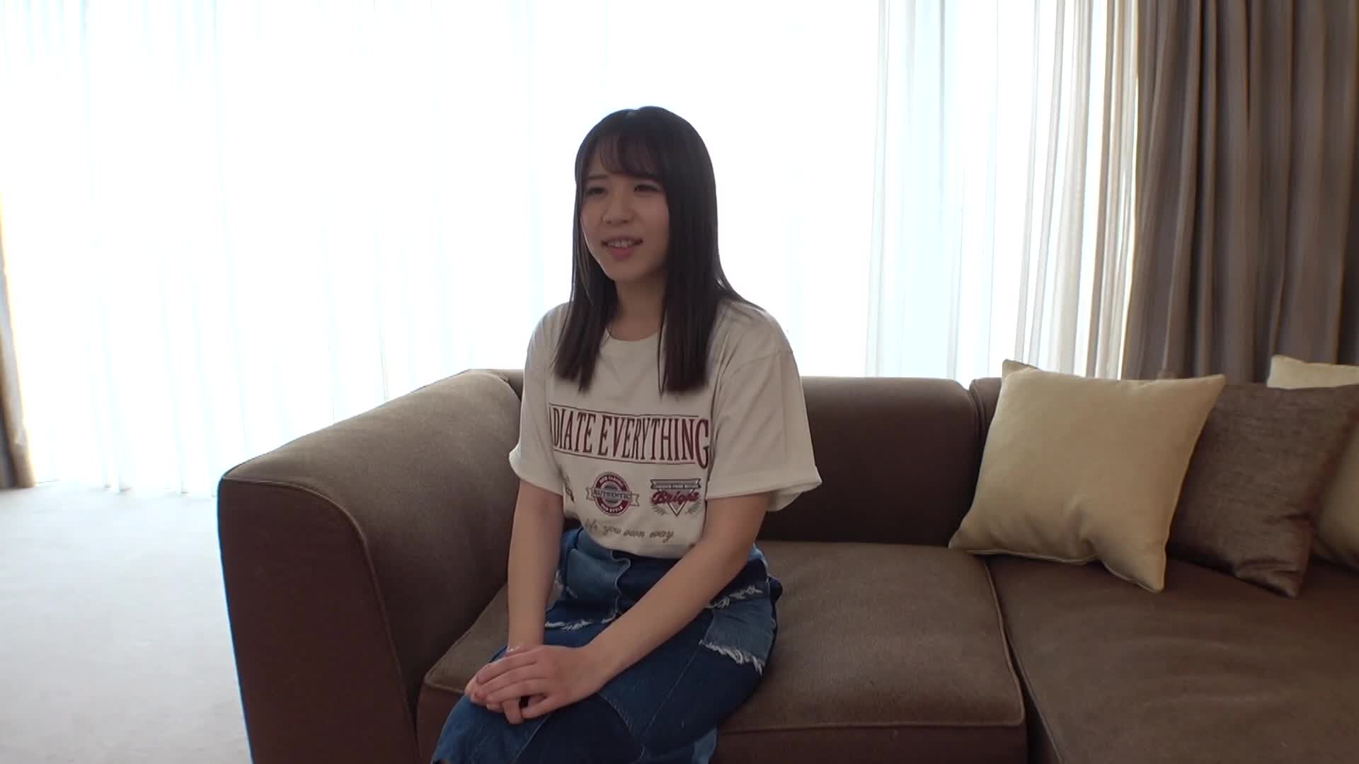 SIRO-4645  眼角下垂、笑容温柔的保育员出现了。与看似纯洁的外表相反，无论你在哪里责备反应灵敏的身体在淹没在快乐中的同时暴露出愚蠢