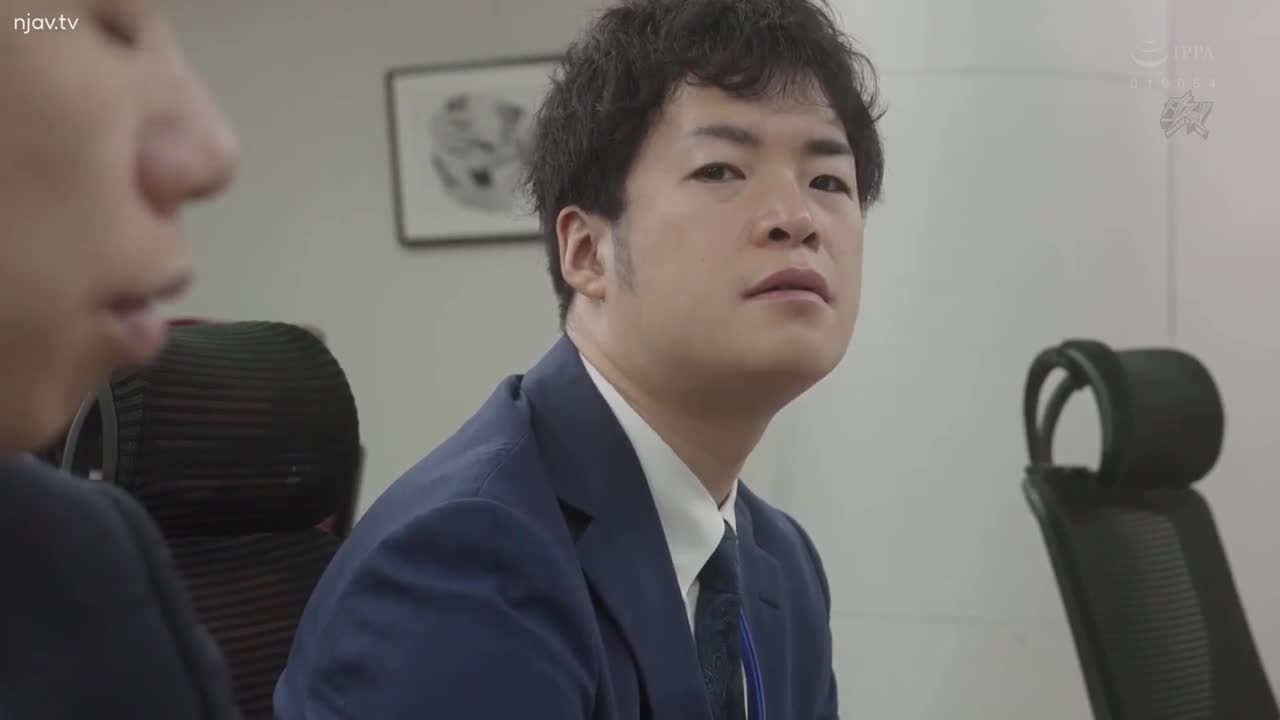 DASS-261 与拥有终极身材的已婚妇女进行通奸性行为，会让您大吃一惊。橘玛丽