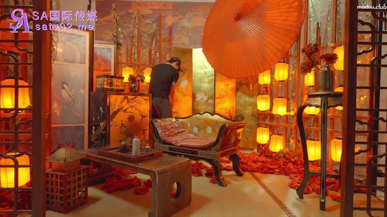 SAT0036 旗袍平面拍摄现场的情欲火花