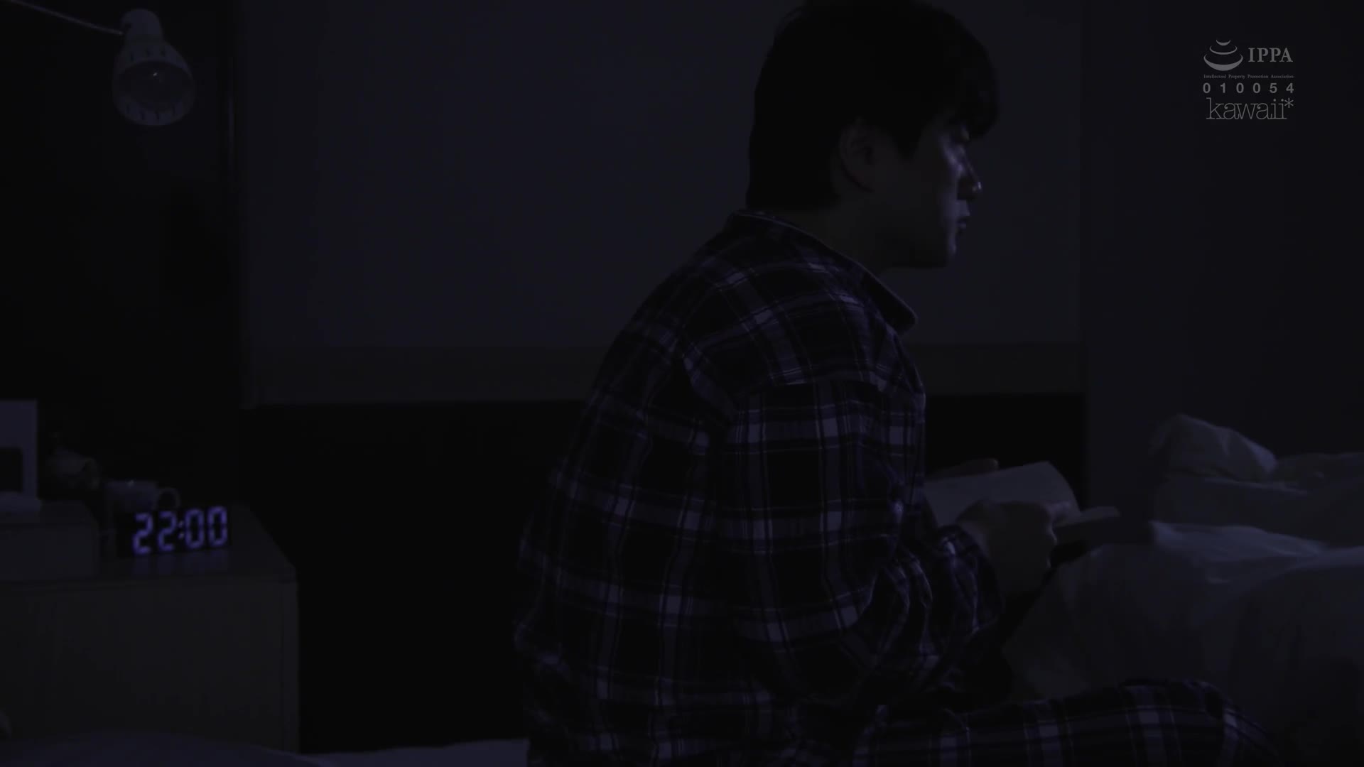 CAWD-589 瞥见医院病房里传闻可爱巨乳性感的夜班护士伊藤小姐，手里拿著手电筒到处对病人进行性治疗……伊藤舞幸 - 伊藤舞雪