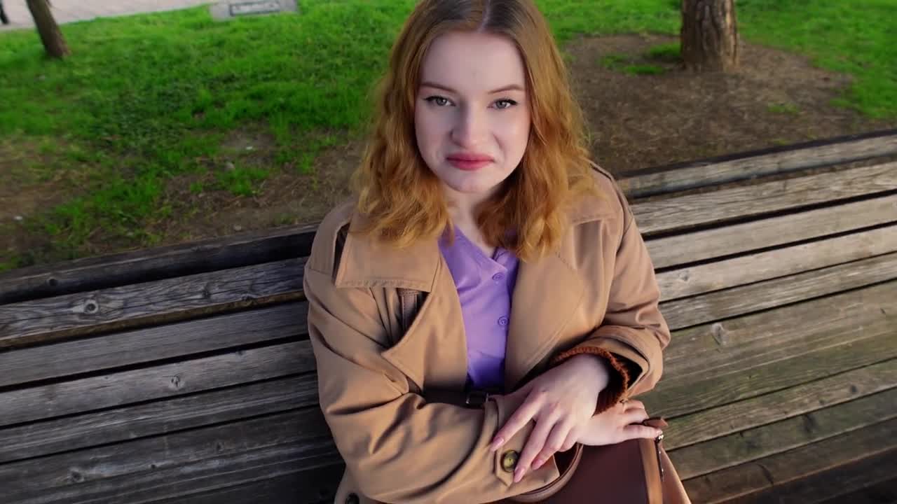Diana Rider-带着 Iphone 盒子的捣蛋鬼，不戴安全套就上了一个小妞。