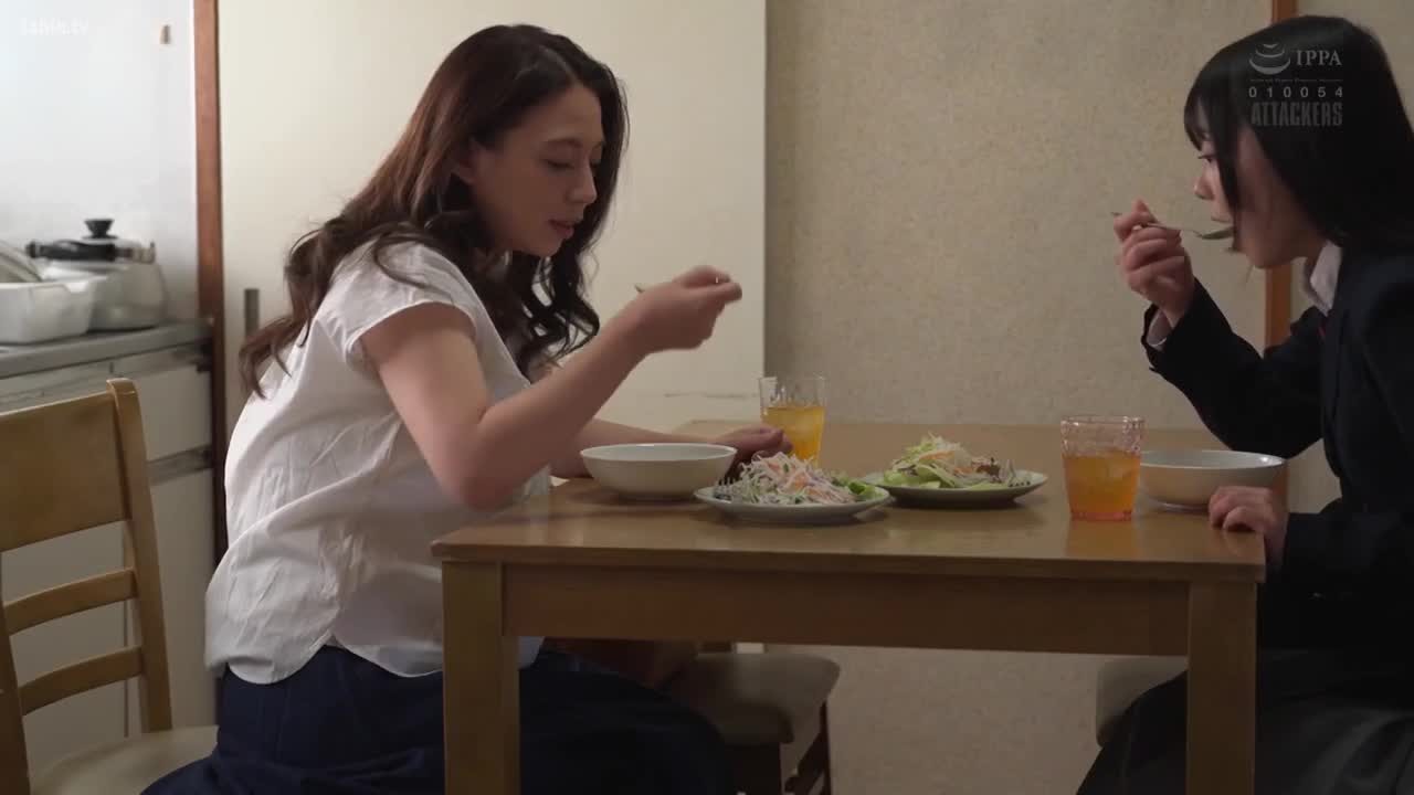SAME-087 Mako Oda Rion Izumi 在女儿面前像母狗一样被殴打 - 织田真子