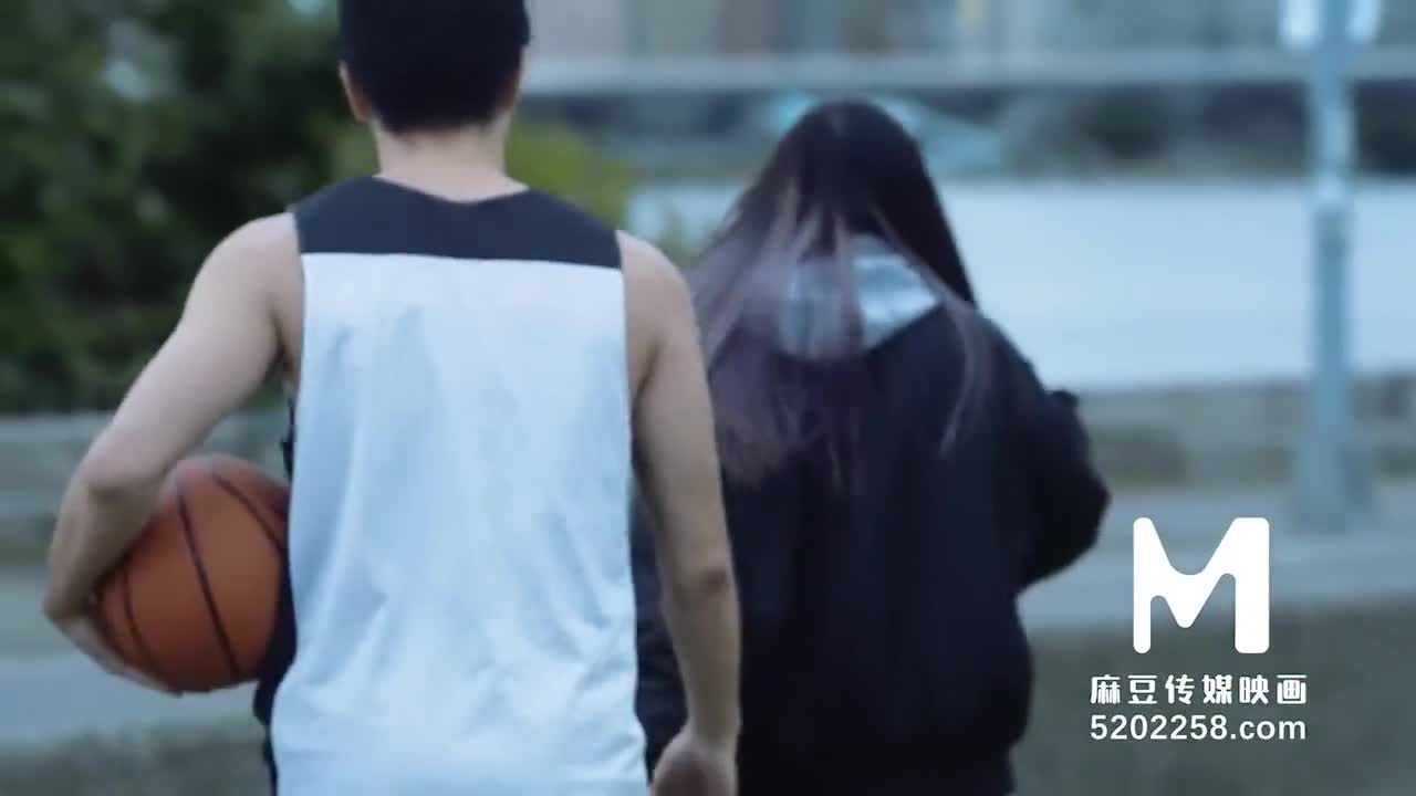 【国产】麻豆传媒作品-MAN-0002初恋那件小事-免费观看