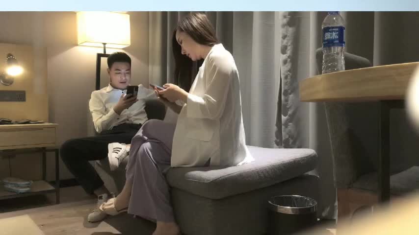 好风骚的御姐，娇躯性感丰腴白嫩饱满，揉捏美乳把玩笔直美腿_#探花