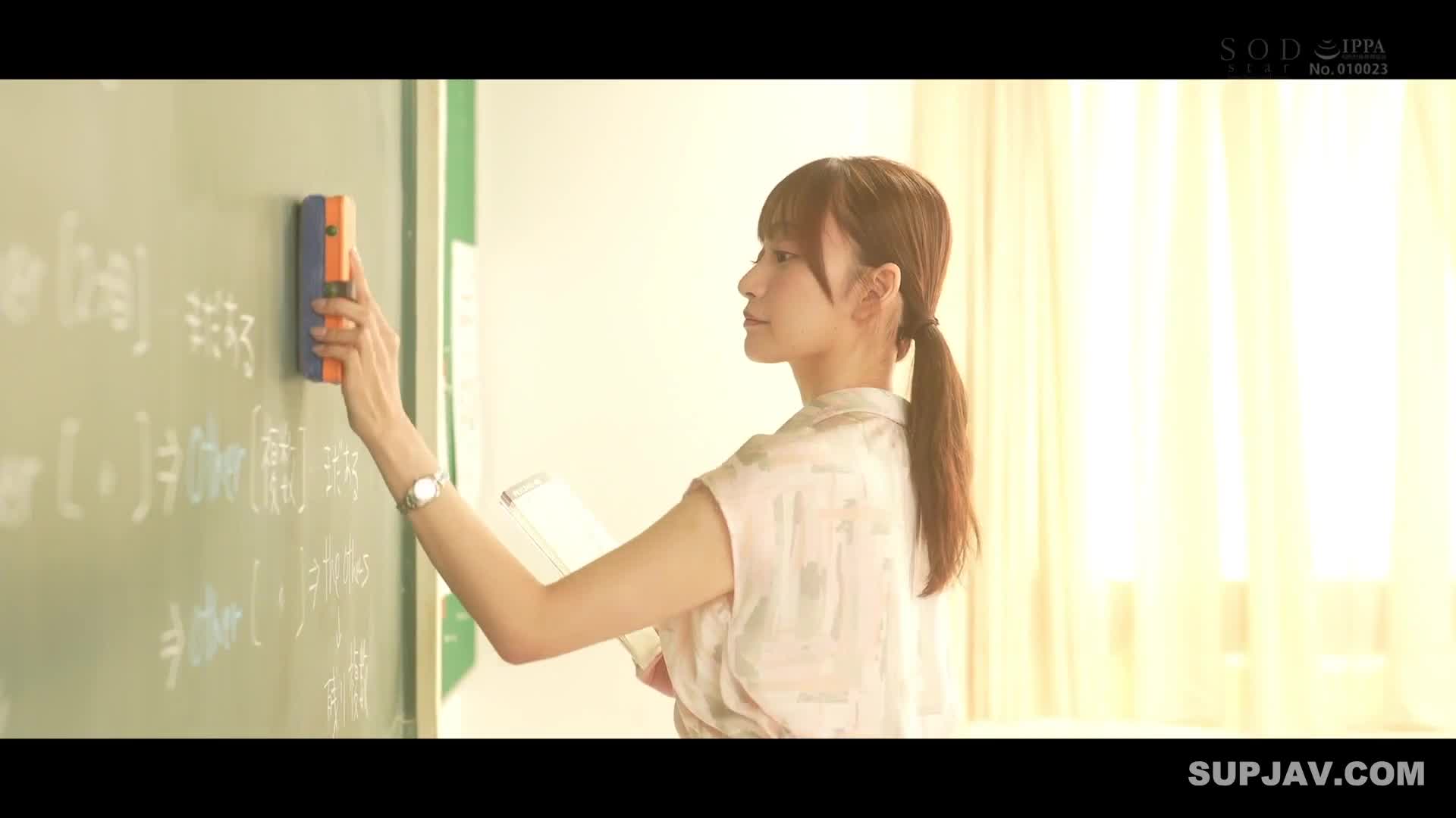 STARS-989 渚雷尼奥的首部电视剧作品从吻开始的4职业cosplay即使在工作中开关一打开就停不下来的天生调皮的职业女性