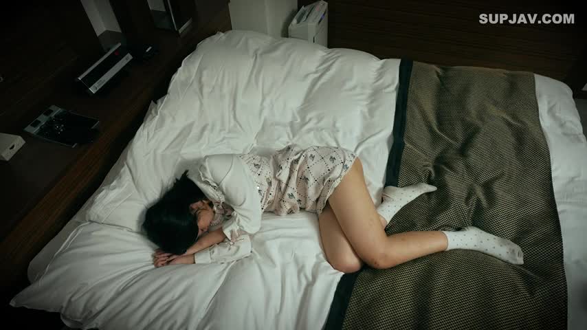 FC2-PPV-4200063 我不知道该怎么办，但我是金潮。原始中出和口内射精
