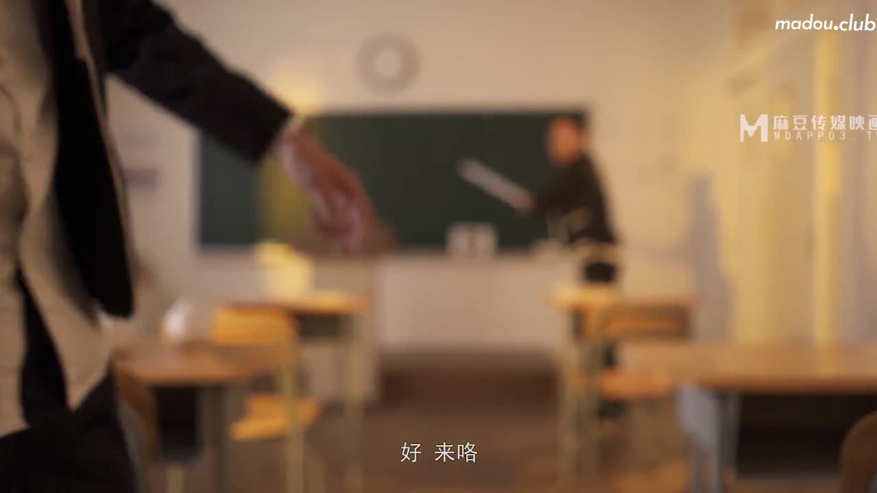 操弄风骚女教师 爱液激情大喷发