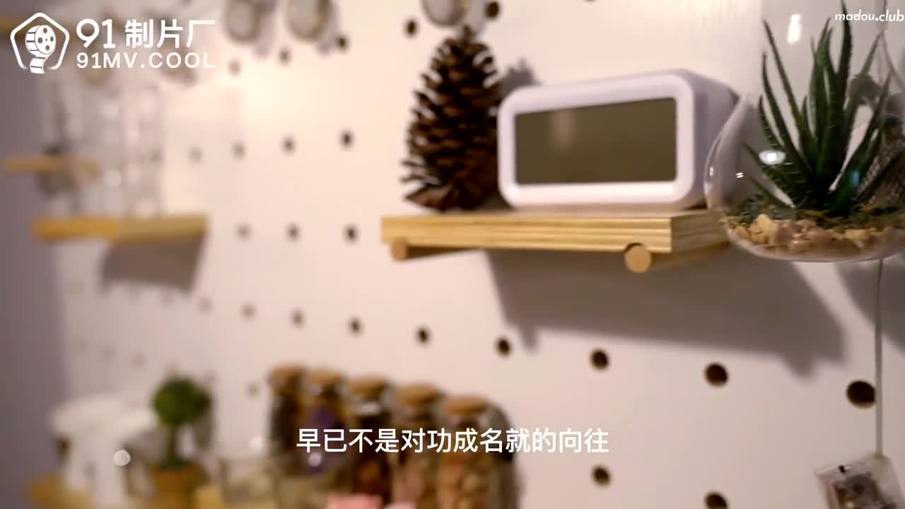 合租之偷窥  偷窥被发现后 把她按在床边撕烂丝袜直接后入爆操